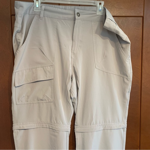 SALE!! Convertible pant with lots of pockets - Picture 4 of 11